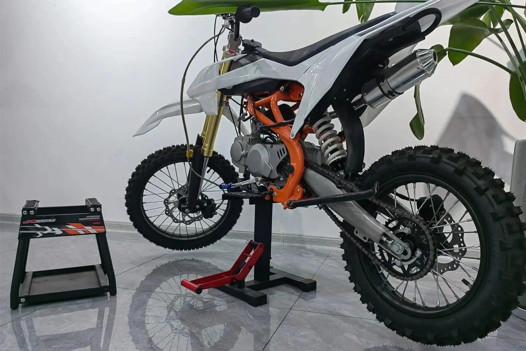 Remote Stand Cycle Motorcycle Stand Guide: Choosing the Best Stands and Jacks – JFG RACING